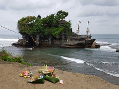 Tanah Lot Tempel. Hier ook overal kleine offers
