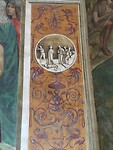 Een van de uitbeeldingen van de hel naast de fresco’s in de ommegang