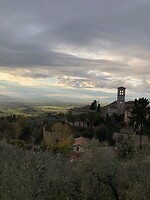 Dreigende lucht boven Assisi
