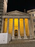Romeinse tempel, midden in  Assisi