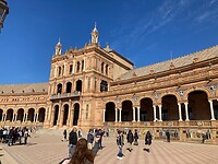 Het bijbehorend plein met gebouw: het Plaza de España