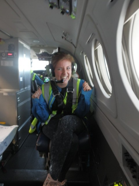 C'est moi in het vliegtuig van de Ambulance