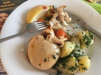 Inktvis met aardappelen.