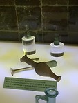 Kleine Romeinse kruikjes voor parfum. Tentoonstelling in het Aartsbisschoppelijke paleis.