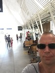 Wachten op de trein naar Avignon op het station van Montpellier.