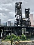 De imposante Steel Bridge in Portland