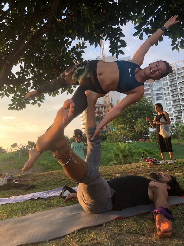 acroyoga side star
