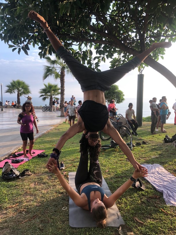 acro yoga star