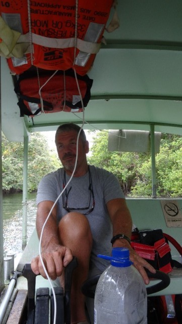 Tourguide op de croc cruise