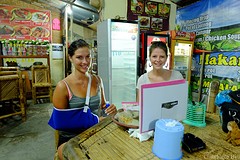 Hapje eten local food