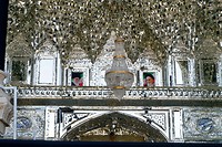 Bling bling in het heiligdom