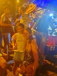 Met Colombiaanse familie op de foto in Cartagena