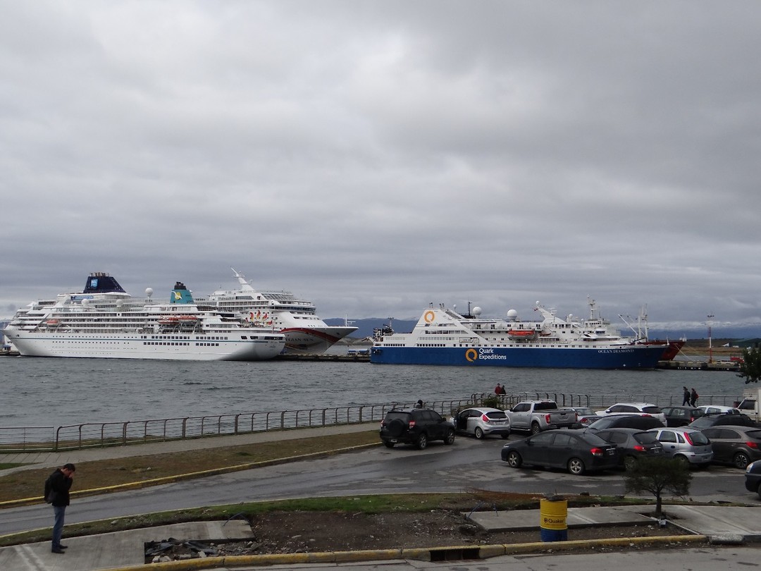 Boats to Antarctica