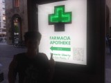 Maarten is grote fan van de vele farmacias...
