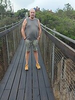 Op de hangbrug