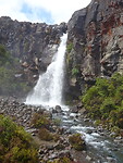 Waterval wandeling naar Lake Tama