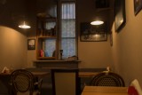 even bijkomen van de kou in een klein cafeetje