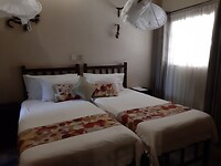 Thebe Safari Lodge