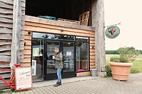 DSC07563-01