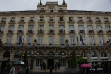 een hotel in de stad