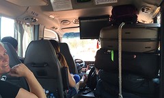 Bagage wordt gewoon op de passagierstoel voorin opgestapeld.