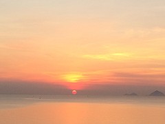 5 uur...... Zonsopgang vanaf het dak van het hotel