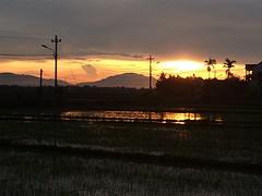 Zonsondergang vanuit mijn guesthouse in Hoi An
