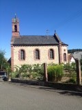 Mini kerk in piepklein boeren dorpje