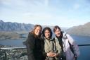 Nicole, Myriam en ik boven aan de berg Queenstown