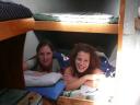 Elinen en ik in ons krappe bootbedje