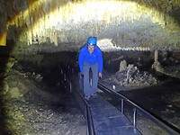 Soms was de grot wat laag, Calgardup Cave