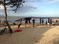 Hele grote vliegers op t strand
