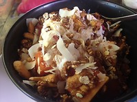 Heerlijke joghurt met muesli en vers fruit