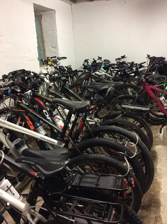 Wij denken dat we de enige met de fiets zijn