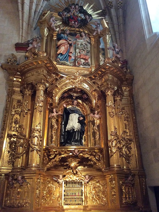 Binnen in de kathedraal