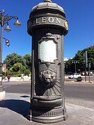 León