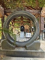 14 oktober - Ishite-Ji tempel - ornament op het terrein