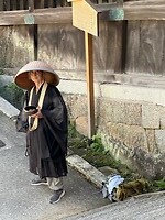17 oktober - Kotohira - een bedelmonnik