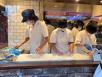 20 oktober - Kobe - Chinatown - bereiding van deegwaren met vulling