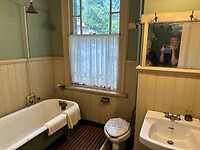 20 oktober - Kobe - oude wijk - interieur rond 1850 - badkamer