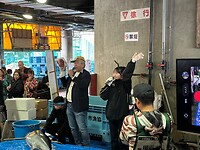 26 oktober - Odawara - tonijn wordt bij opbod verkocht