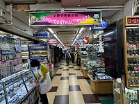 28 oktober - Tokyo - ingang zwarte markt van Ueno