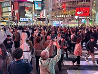 28 oktober - Tokyo - en zo is het plein vol met overstekende wandelaars