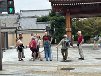 08 oktober - Fukuoka - 06 - De eerste toegangspoort voor een tempel . . . .