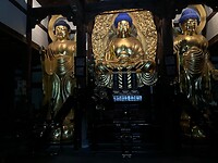 08 oktober - Fukuoka - 10 - Drie gouden boeddha's