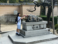 09 oktober - Dazaifu - 01 - Het aaien van deze os zou geluk en voorspoed betekenen