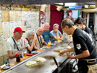 10 oktober - Hiroshima - 08 - Lunch in een okonomiyaki-restaurant