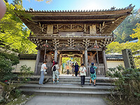 11 oktober - Hiroshima - Miyajima - 11 - Poort naar de boeddhistische Daisho-in tempel