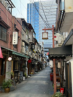 12 oktober - Hiroshima - 02 - Straatje in Hiroshima met oud- en nieuwbouw