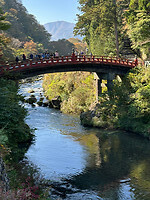 30 oktober Nikko - 04 - De rode Shinkyo brug, waar alléén de keizer overheen mocht